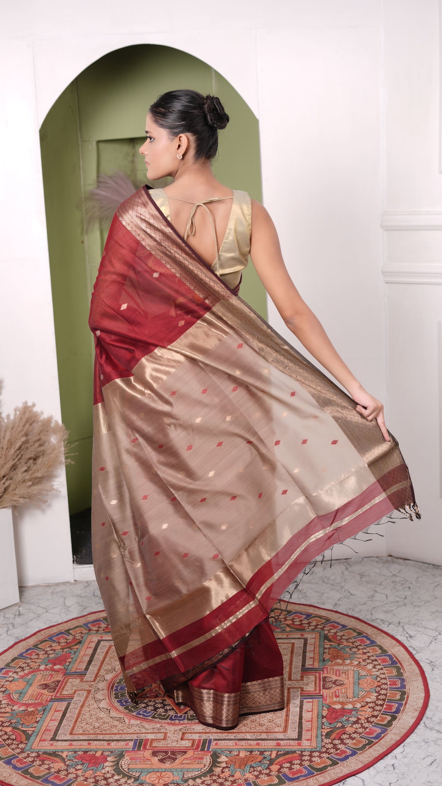 Maheshwar Saree